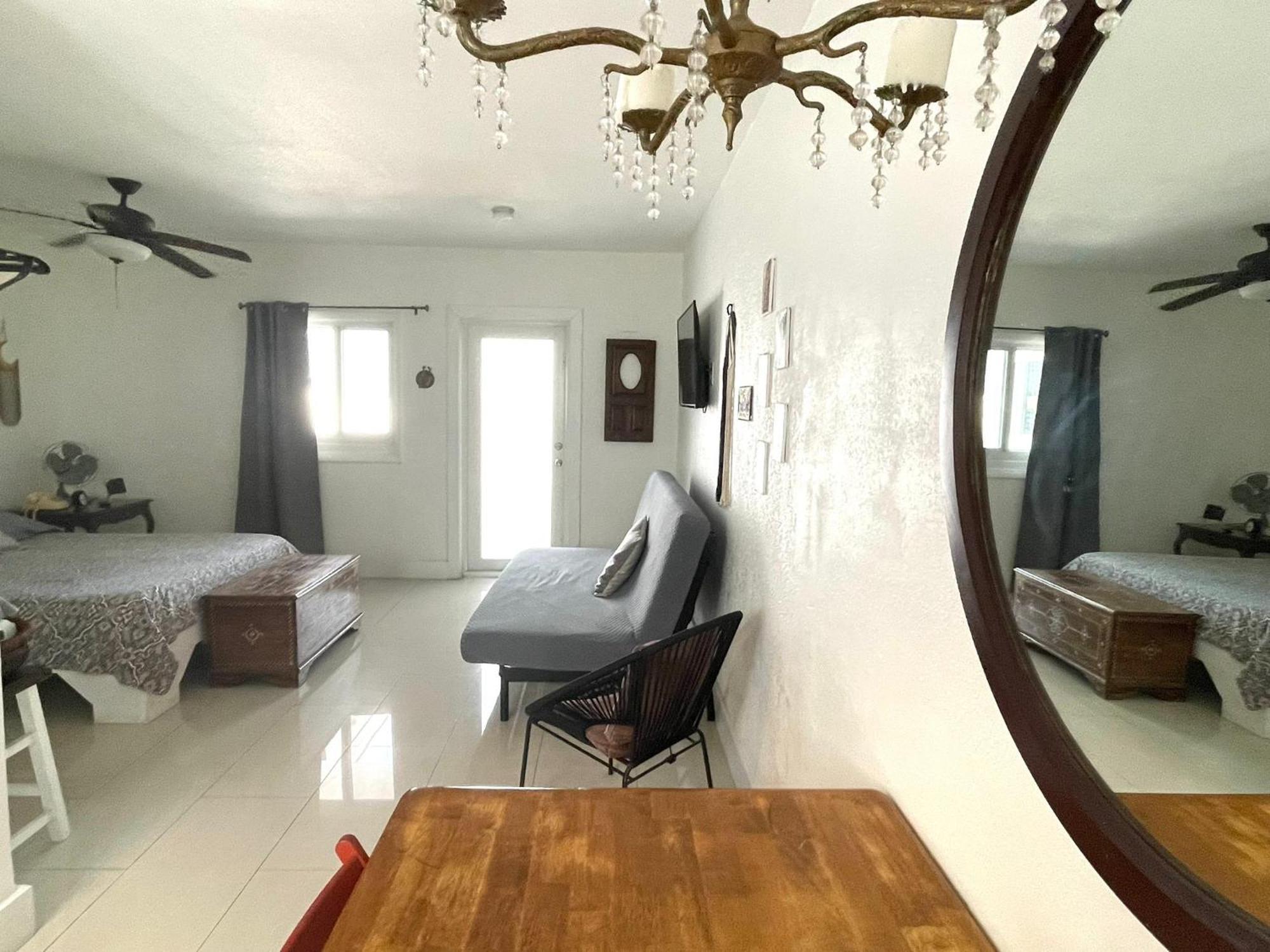 Private Studio Blocks From Coconut Grove Miami Exteriör bild
